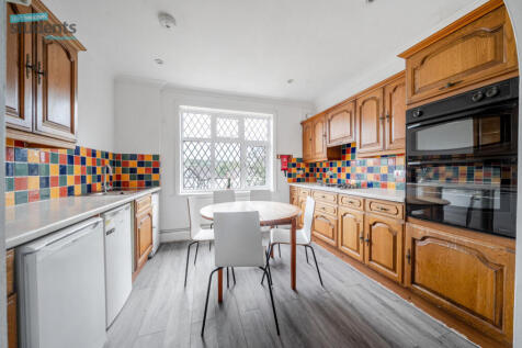 7d395850-6493-454...