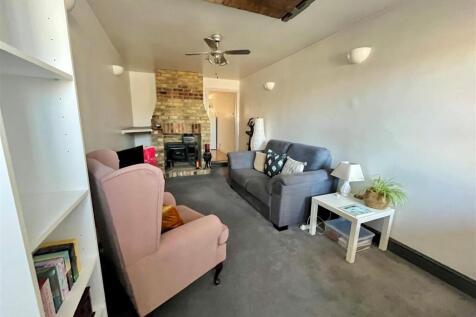 Lounge 2.jpg