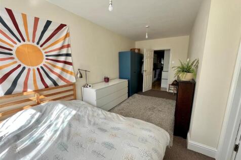 Bedroom 1 v2.jpg