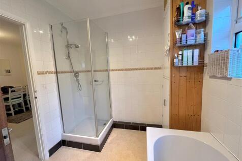Bathroom 2 - 16a The Mixies.jpg