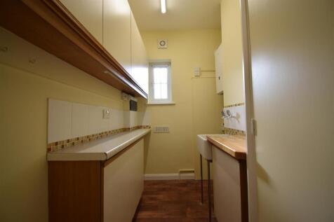 Utility room (2).JPG