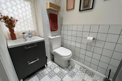 Downstairs loo.jpg