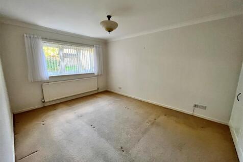 Bedroom 1.jpg