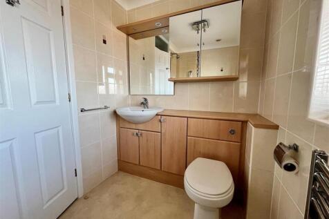 Bathroom 1.jpg