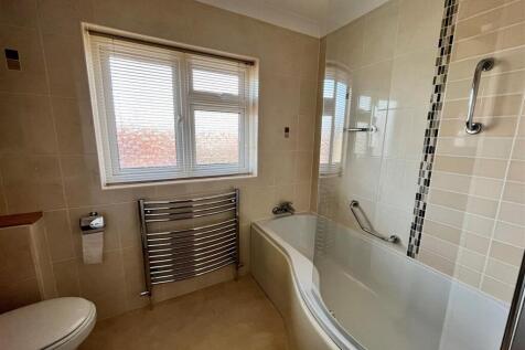 Bathroom 2.jpg