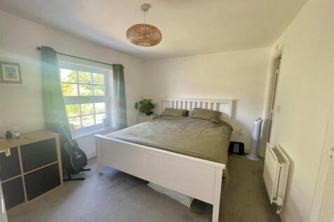 Bedroom 1.jpg
