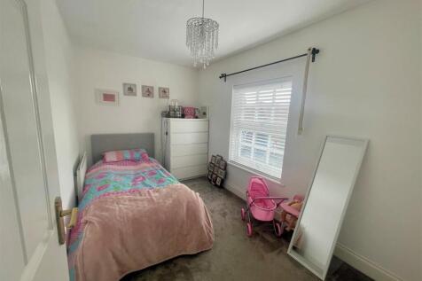 Bedroom 4.jpg