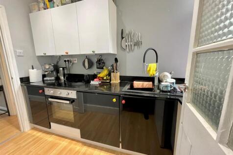 Kitchen 2.jpg