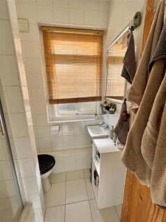 Bathroom 2.jpg