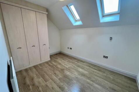 Bedroom 1.jpg