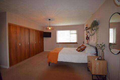 Bedroom 1.JPG