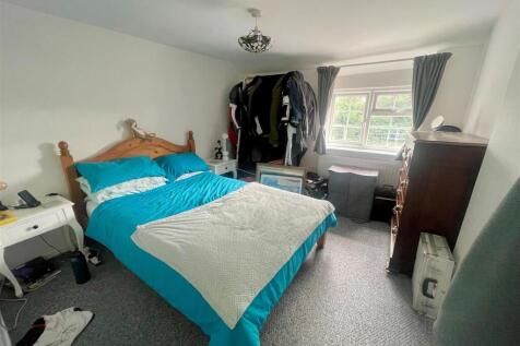 Bedroom 1.jpg
