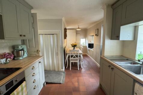 Kitchen Dining room