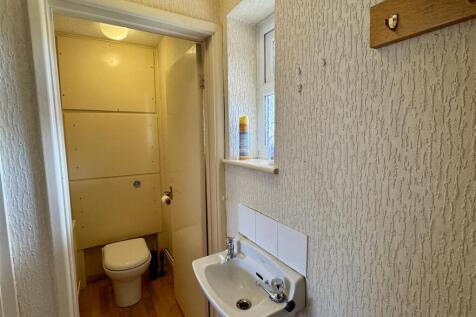 Ground Floor W.C. Cloakroom