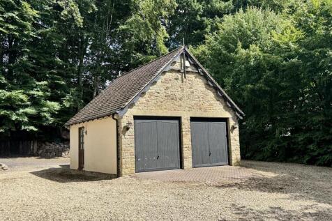 Detached Double Garage and Driveway