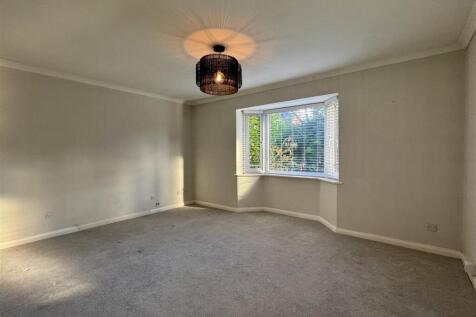 Bay Fronted living Room
