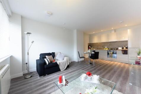Living and kitchen - Copy.jpg