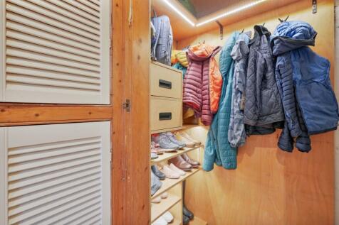 Walk-in wardrobe