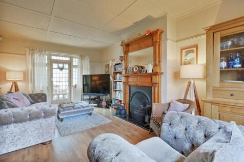 Lounge leading to conservatory