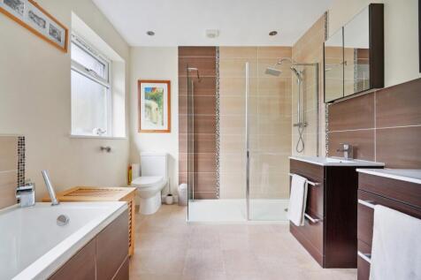 Principal bathroom