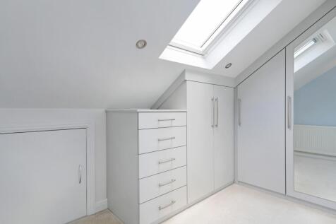 Principal bedroom dressing room