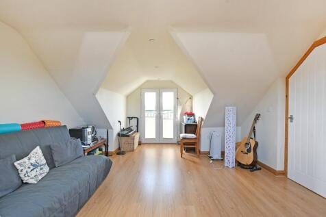 2nd floor bedroom