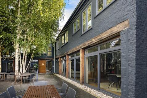 The Mews 1a Birkenhead Street London WC1H 8BA  e