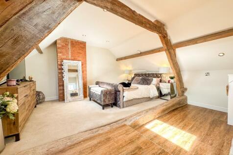 TOP FLOOR MASTER BEDROOM