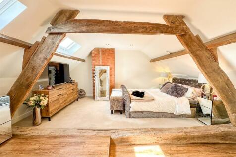 TOP FLOOR MASTER BEDROOM