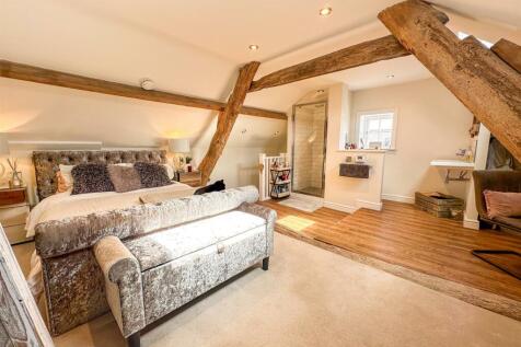 TOP FLOOR MASTER BEDROOM