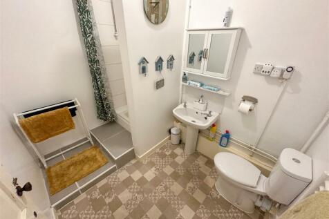 ANNEX SHOWER ROOM