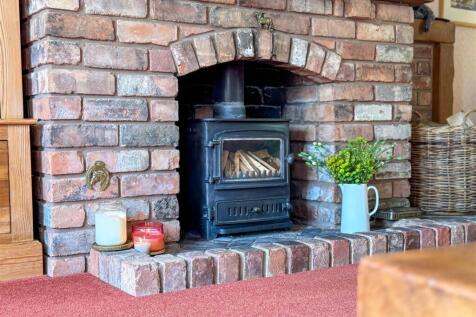 LOUNGE FIREPLACE