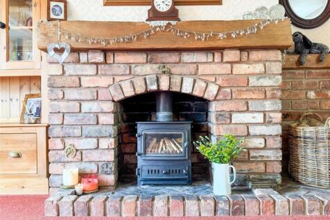LOUNGE FIREPLACE