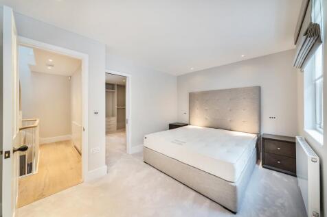 71 Cadogan Lane  (10