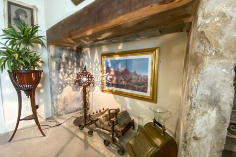 Sitt rm fireplace.JPG