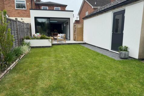 V pic rear view of house.jpg