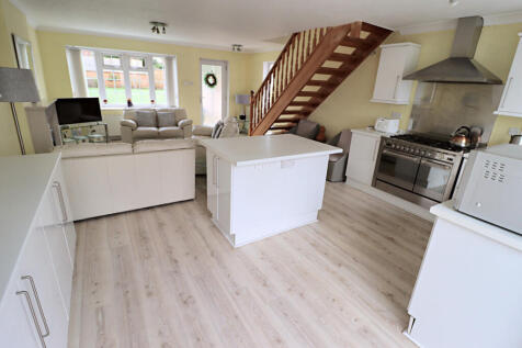 Open Plan Lounge / Kitchen