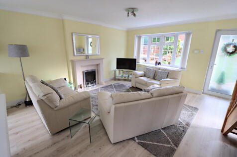 Open Plan Lounge / Kitchen