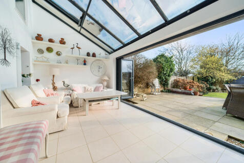 Dining / Family Room / Playroom / Games Room