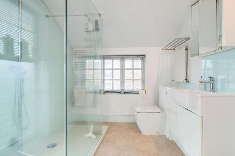 Master En-Suite Shower Room