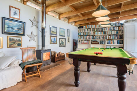 Studio / Games Room / Home Office / Gym / Potential Annexe / Potential Garage