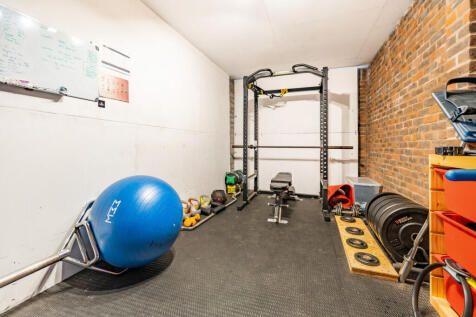 Garage / Gym