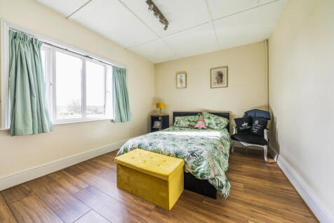 Bedroom / Snug / Study