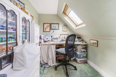 Bedroom / Study