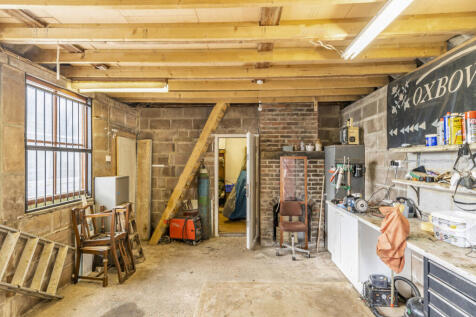 Large Garage / Workshop / Potential Home Office / Potential Annexe