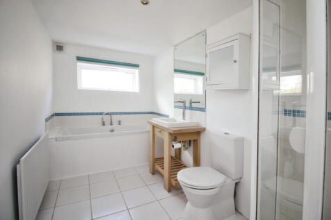 Master En Suite Bathroom