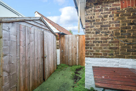 Private small courtyard garden with shed that has power and plumbing so can act as an exterior utility space