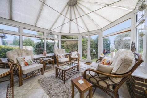 Conservatory / Dining Room / Playroom / Games Room