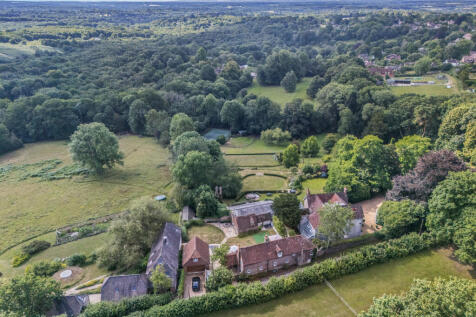 Court House Cottage and views over Ashdown Forest with direct access onto the forest
