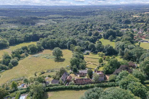 Court House Cottage with views over Ashdown Forest and direct access onto the forest
